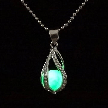 Luminous Pendant Necklace: Radiant Elegance with a 2 Stone Necklace Design