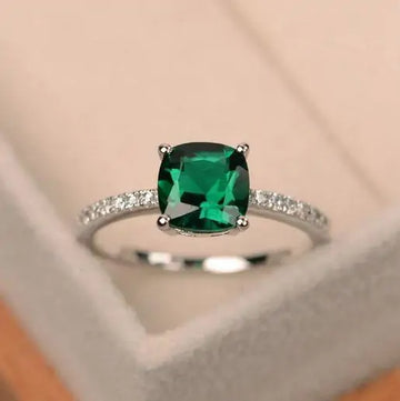 Embellished Emerald Luxury Ring for Elegant Style - Unique Diamond Rings with Timeless Beauty