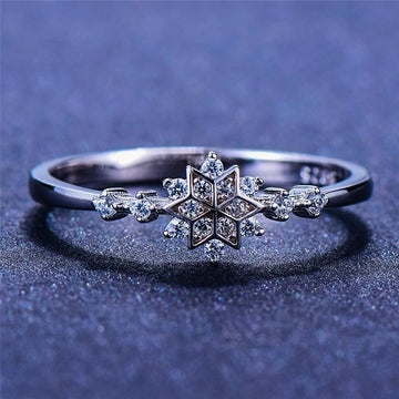 Gold Floral Ring – Luxury Flower Snowflake Ring for Elegant Women