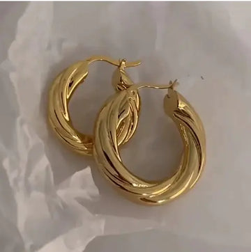 Golden Minimalist Earrings – Small 14K Gold Hoop Earrings for Subtle Elegance