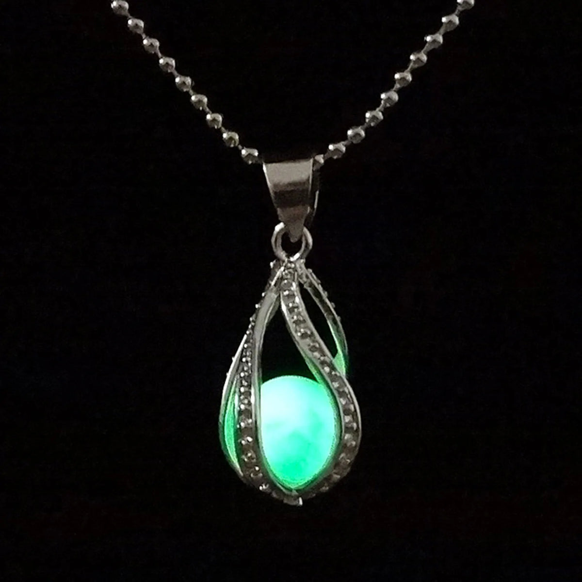 Luminous Pendant Necklace for Radiant Elegance