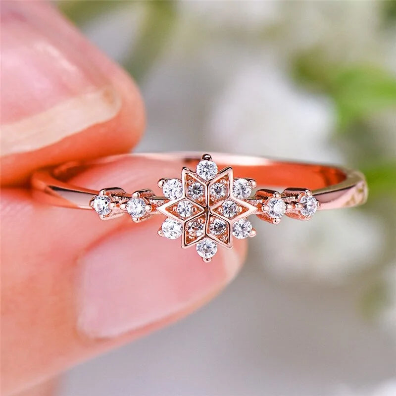 Luxury Flower Snowflake Ring for Elegant Women