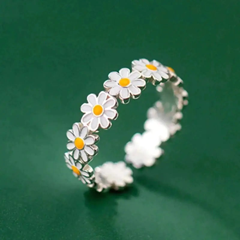 Vintage Daisy Flower Rings for Timeless Charm