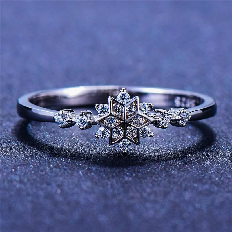 Luxury Flower Snowflake Ring for Elegant Women