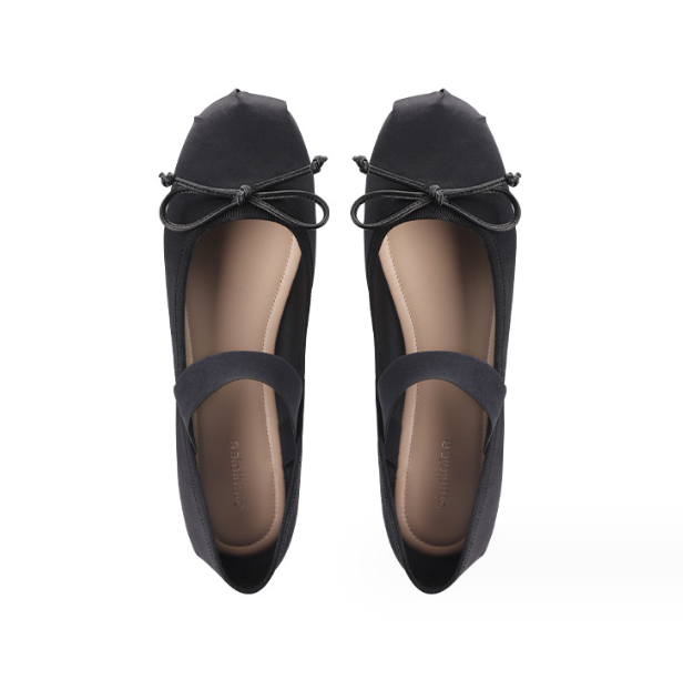 - The perfect pair for busy days: Slip into black ballet flats now!
