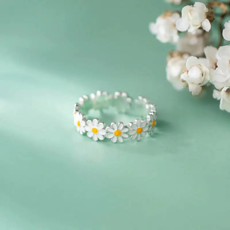 Vintage Daisy Flower Rings for Timeless Charm