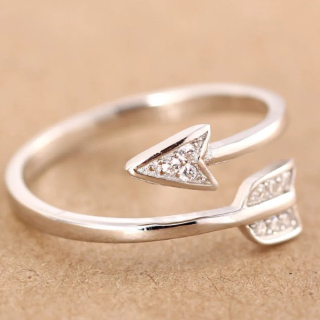 Arrow Rhinestone Ring: Dazzling &amp; Trendy Accessory